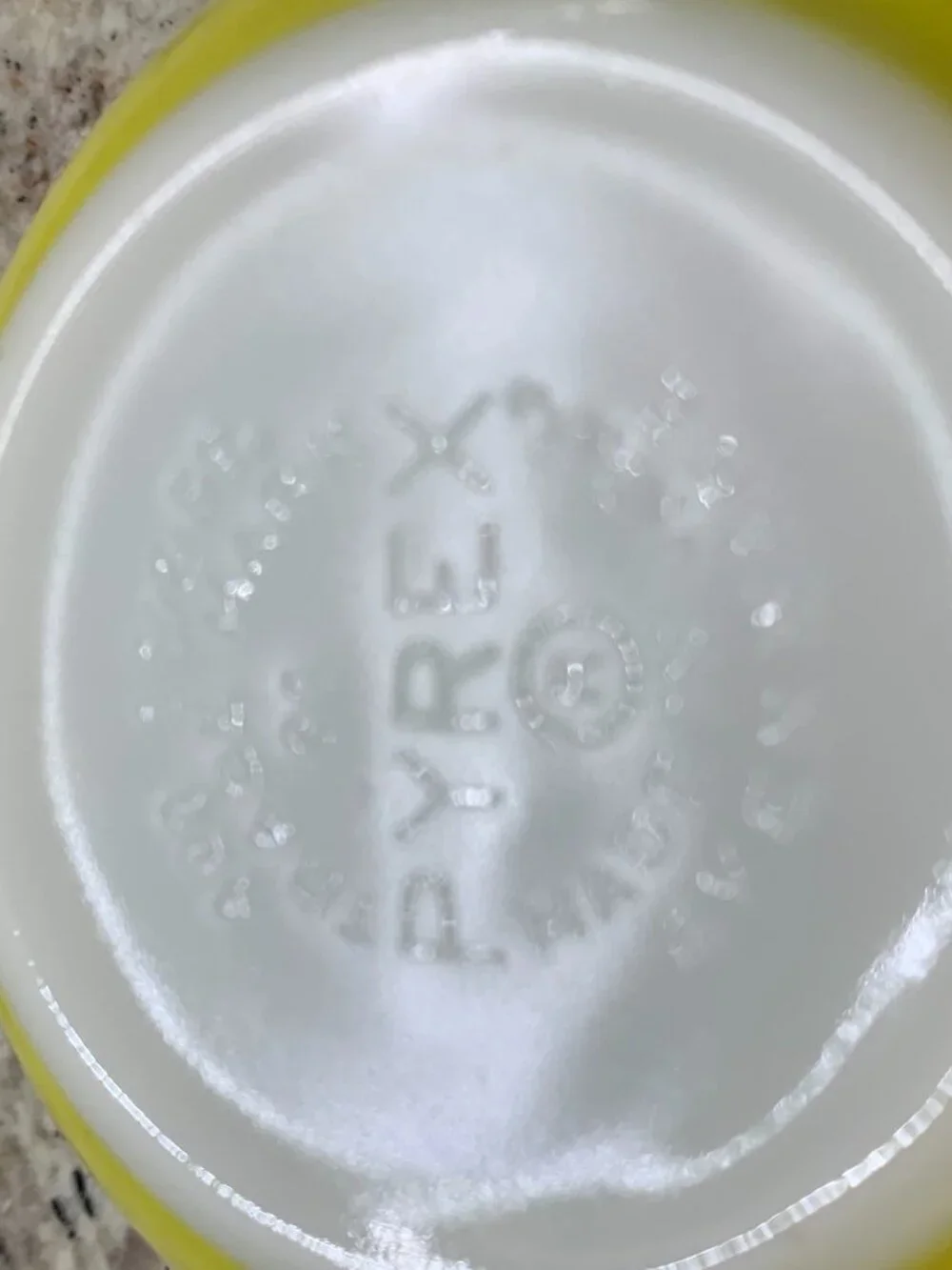Vintage PYREX Mixing Bowls - set of 3
